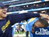 Chargers vencem Eagles depois que Jalen Hurts tem duas viradas na mesma jogada