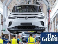 UE planeia atenuar proibição de novos automóveis a gasolina e diesel