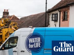 Tubo estourado deixa casas em East Sussex sem água no dia de Natal