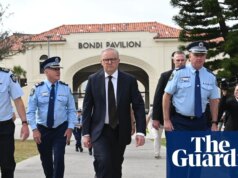 Anthony Albanese promete mobilizar todos os recursos contra o anti-semitismo à medida que as críticas aumentam após o ataque de Bondi