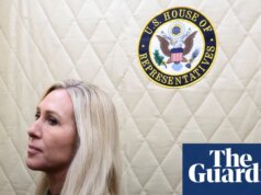 Marjorie Taylor Greene diz que foi ‘ingênua’ por acreditar que Trump é o homem do povo