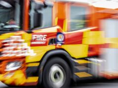 Pelo menos cinco pessoas estão desaparecidas depois que o lar de idosos Silver Lake desabou parcialmente