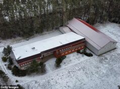 O espião de ‘tortura’ da CIA arrisca a vida para revelar a verdade oculta sobre os websites negros… novas armas aterrorizantes que podem ser usadas contra os AMERICANOS… e a ‘lista de mortes’ semanal secreta da agência