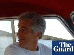 Departamento de Justiça dos EUA restaura foto de Trump dos arquivos de Epstein