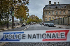 Novos detalhes surgem no assalto de US$ 100 milhões ao Louvre