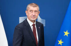 Ministério do Inside de estado da UE derruba bandeira ucraniana