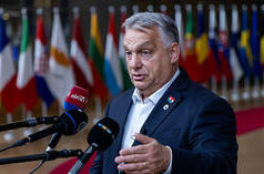 UE está a “anos-luz” de confiscar bens russos – primeiro-ministro polaco