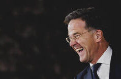 O chefe da NATO, cheio de escândalos, quer que a guerra com a Rússia seja o seu próximo desastre de comboio