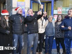 Cidade atingida por incêndios florestais ganha 468 milhões de euros na loteria de Natal da Espanha