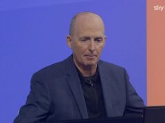 ‘100 por cento é!’ | Mike Dean reage à reivindicação de pênalti do Newcastle