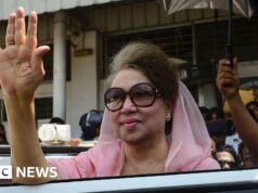 Primeira mulher primeira-ministra de Bangladesh, Khaleda Zia, morre aos 80 anos