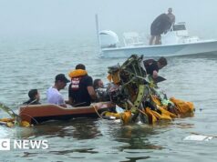 Cinco mortos após avião transportando criança vítima de queimaduras cair no Texas