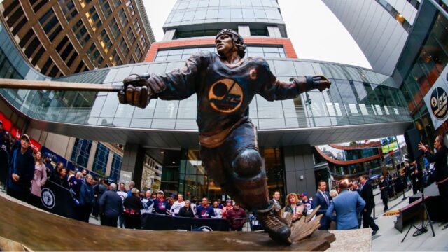 A-statue-in-honour-of-former-Winnipeg-Jets-player-Dale-Hawerchuk.jpg