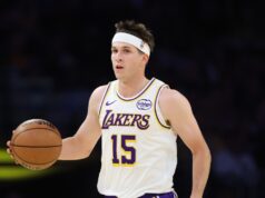 Austin Reaves, do Lakers, sai do jogo contra o Rockets devido a uma lesão na panturrilha