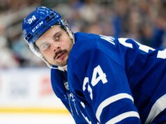 O relacionamento de Auston Matthews com os fãs de Toronto está ficando complicado