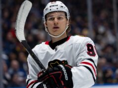 A estrela dos Blackhawks, Connor Bedard, retorna aos treinos
