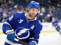 Hagel, de Lightning, sai com aparente lesão contra os Panteras