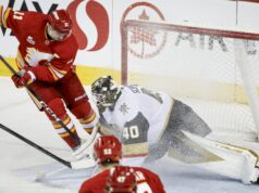 Backlund marca duas vezes, Calgary Flames vence Vegas Golden Knights