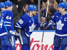 Maple Leafs perseguem Ullmark dos senadores no segundo período