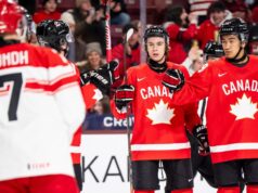 O hat-trick de Gavin McKenna leva o Canadá na goleada contra a Dinamarca no WJC