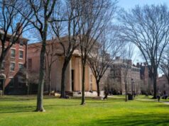 Pessoa de interesse sob custódia após tiroteio mortal em universidade dos EUA