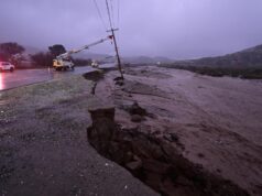 Forte tempestade de férias atinge o sul da Califórnia, traz inundações repentinas e deslizamentos de terra
