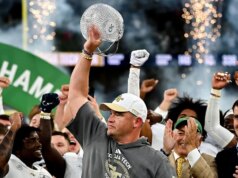 O técnico da Georgia Tech, Brent Key, defende o estado do futebol universitário em meio a críticas generalizadas