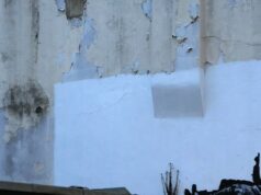 O artista de rua britânico Banksy revela o último mural em Bayswater, Londres