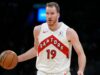 Jakob Poeltl, do Raptors, está em dúvida contra o Celtics devido a uma lesão nas costas