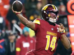 Comandantes recorrem ao QB Josh Johnson no Natal com Daniels, Mariota machucada