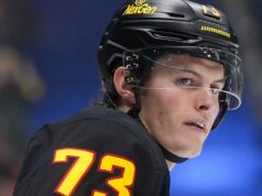 Lukas Reichel, atacante do Canucks, libera isenções