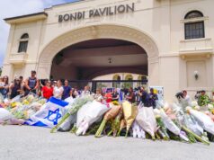 Austrália realiza primeiro funeral de vítimas do ataque em Bondi Seaside