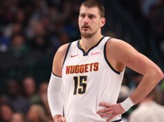 A estrela do Nuggets, Nikola Jokic, descartou o jogo contra o Warmth após uma lesão no joelho no primeiro tempo