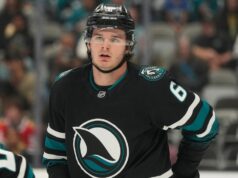 Sharks discutem o envio de Sam Dickinson para o WJC, diz o técnico, mas nenhuma decisão ainda