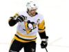 Sidney Crosby, dos Penguins, empata o recorde de pontos da franquia de Mario Lemieux