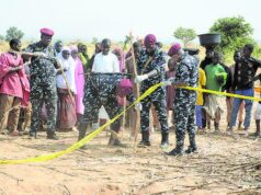 Aldeões nigerianos abalados por ataques aéreos dos EUA que fizeram suas casas tremerem e o céu brilhar em vermelho