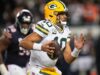 Jordan Love, do Packers, descartou contra Bears com concussão