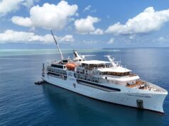 Coral Adventurer encalha em recife na costa de Papua Nova Guiné