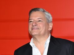 Sarandos, da Netflix, promete manter os filmes da Warner Bros nos cinemas e operará os estúdios “de forma independente”
