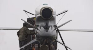 Rússia ataca Ucrânia com ataque massivo de drones em meio a negociações diplomáticas