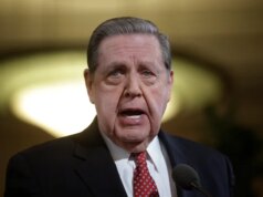 Jeffrey R. Holland, o próximo na fila para liderar a Igreja Mórmon, morre aos 85 anos