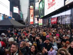 A aplicação da lei aumenta as medidas de segurança de Ano Novo em todo o país