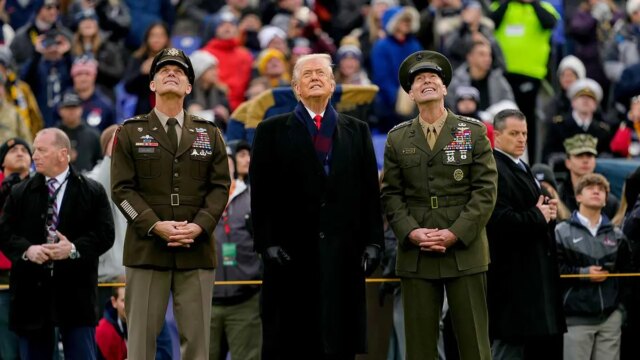 army-navy-trump-arrival-001.jpg