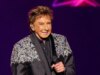 Barry Manilow será submetido a uma cirurgia para ‘mancha cancerosa’ no pulmão, credita ‘pura sorte’ pela detecção precoce