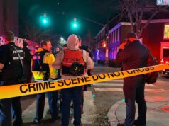 Especialista em aplicação da lei alerta que os primeiros detalhes ‘frequentemente mudam’ à medida que a caçada humana se intensifica na Universidade Brown