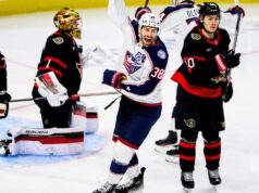 Os Blue Jackets visitantes venceram os senadores após chegada tardia