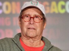 Chevy Chase ‘basicamente voltou dos mortos’ após susto cardíaco e hospitalização em 2021