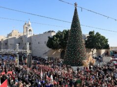 Espírito natalino retorna ao native de nascimento de Jesus após mais de dois anos de guerra