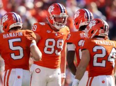 Fãs de futebol universitário zombam de Clemson por causa do acidente de punt falso