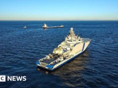 Polícia finlandesa apreende navio suspeito de sabotar cabo submarino